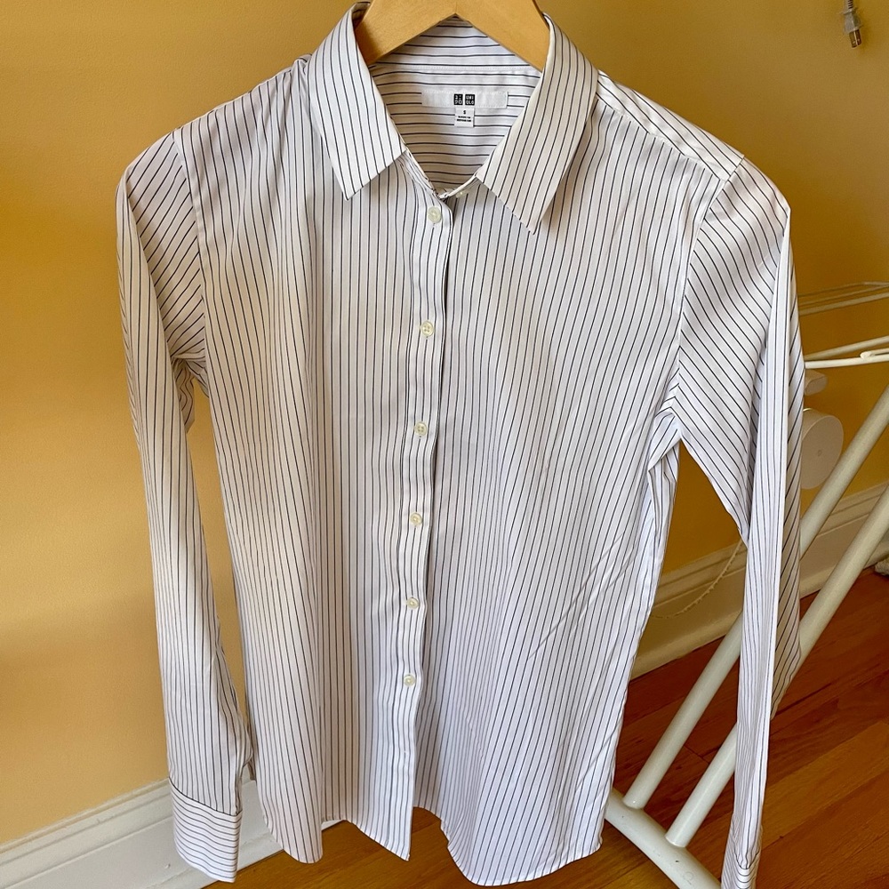 Uniqlo long sleeve button down Small New without tags